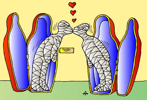 Two mummies kiss